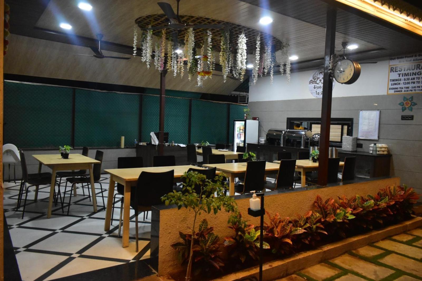 Coastal Bay Inn Alībāg Dış mekan fotoğraf