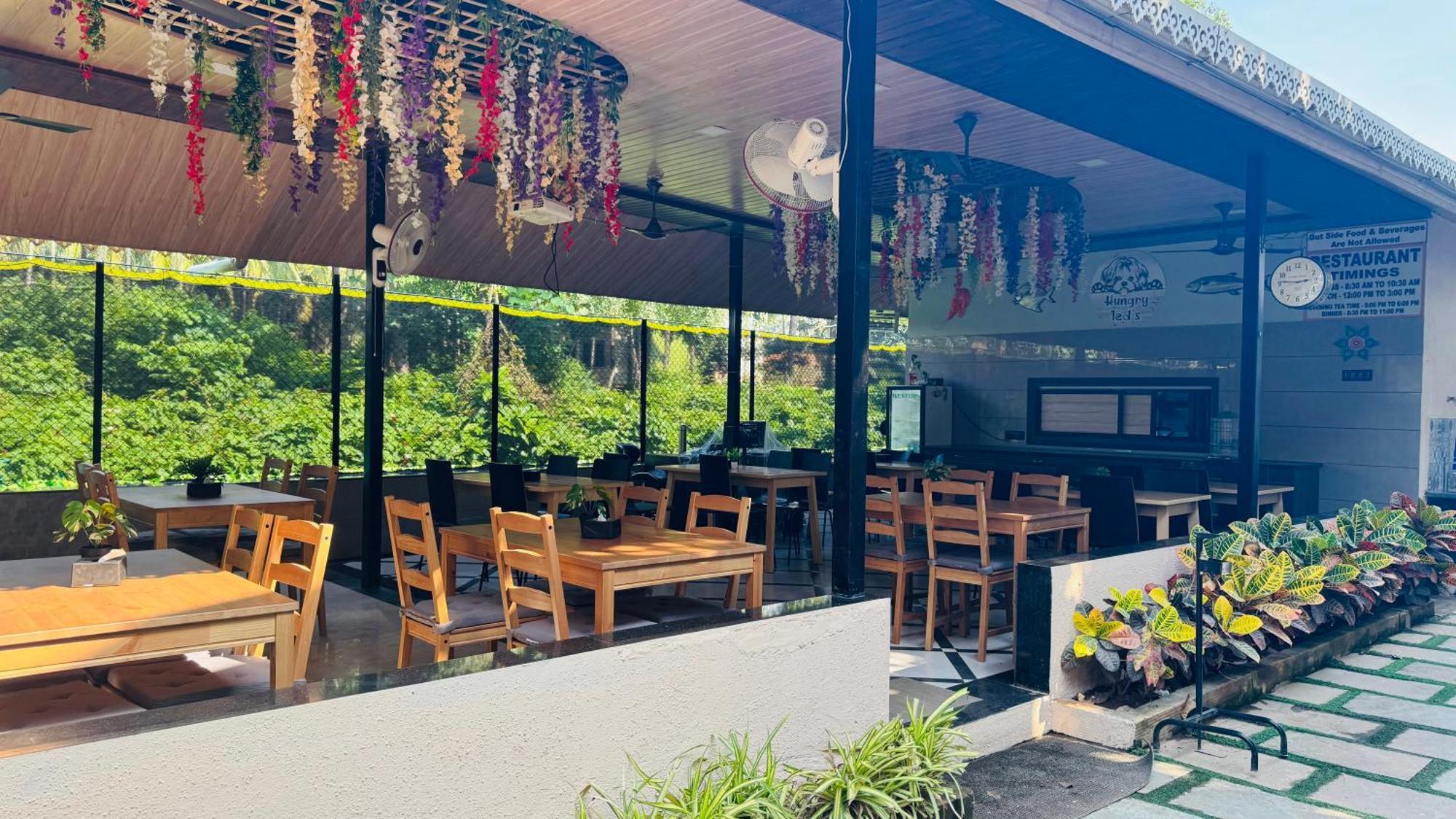 Coastal Bay Inn Alībāg Dış mekan fotoğraf